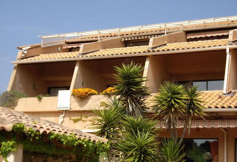 ホテル Hôtel Les Palmiers