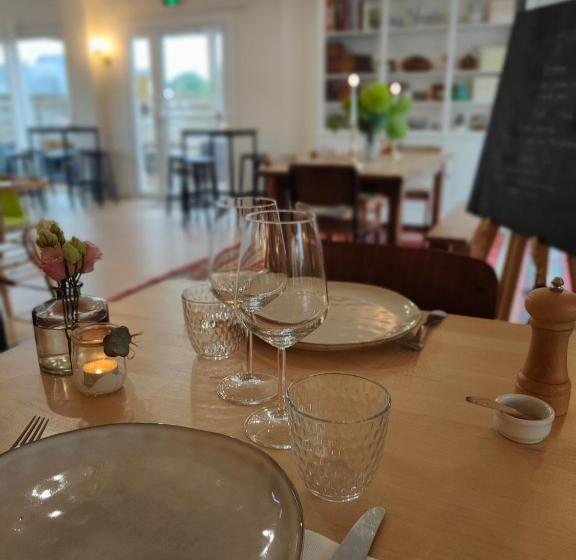 فندق Hôtel Restaurant La Voile Bleue