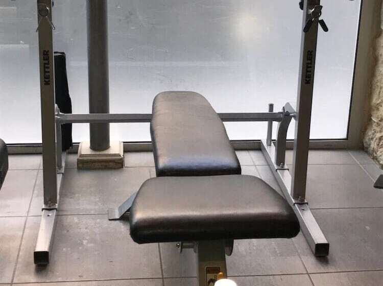 هتل Hôtel Jacques De Molay Fitness & Sauna