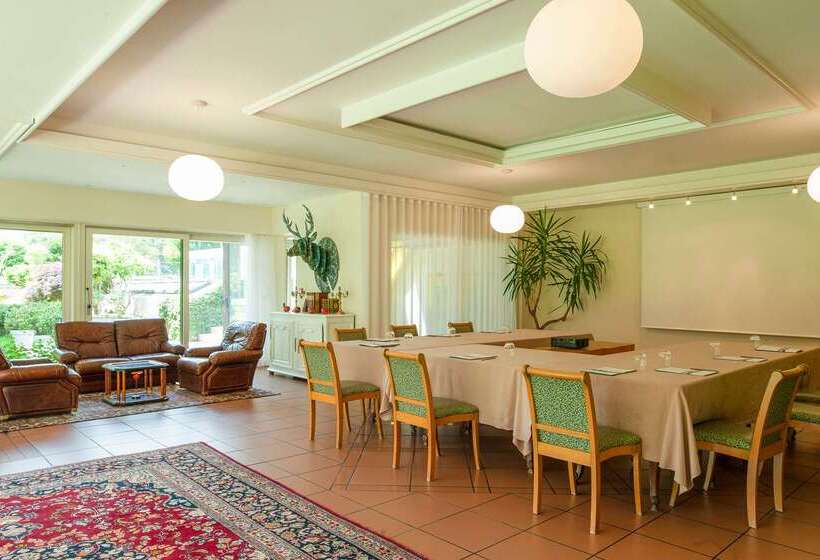 هتل Le Manoir Du Lys, The Originals Relais
