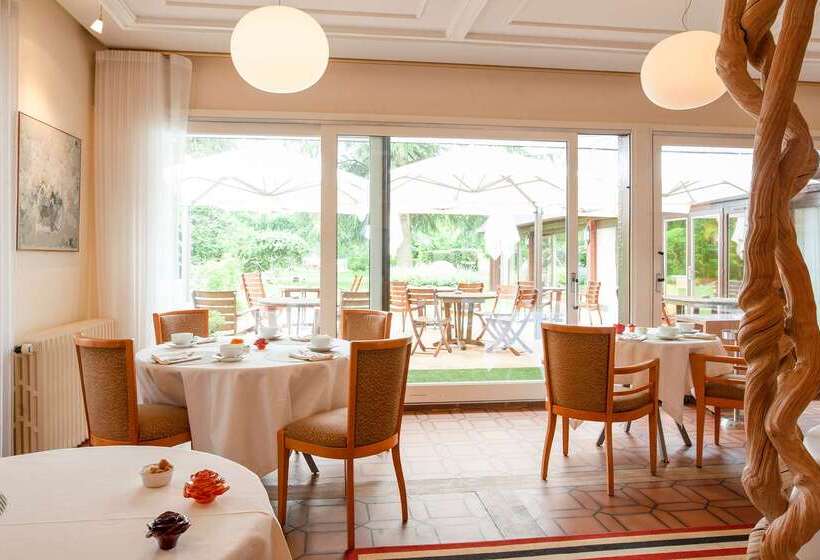هتل Le Manoir Du Lys, The Originals Relais