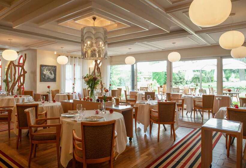 هتل Le Manoir Du Lys, The Originals Relais