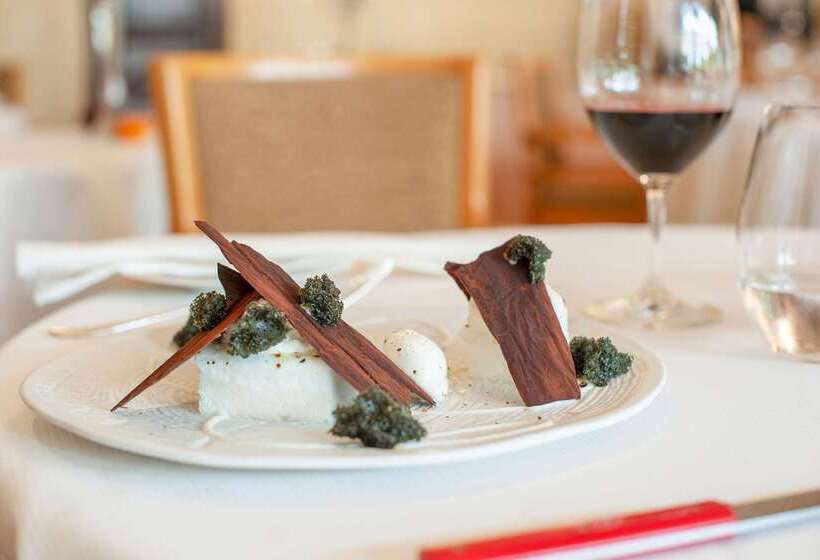 هتل Le Manoir Du Lys, The Originals Relais