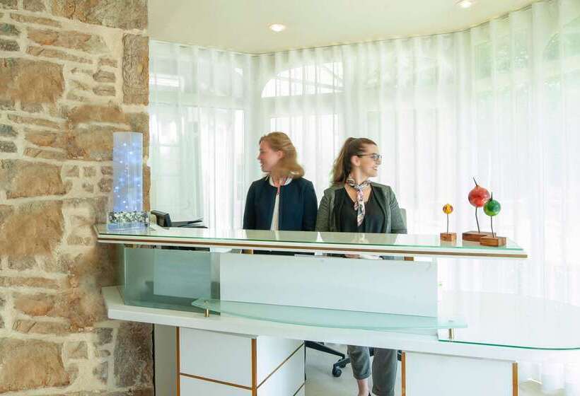 هتل Le Manoir Du Lys, The Originals Relais