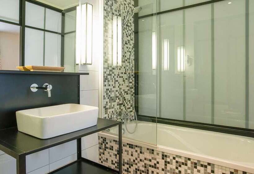 هتل Le Manoir Du Lys, The Originals Relais