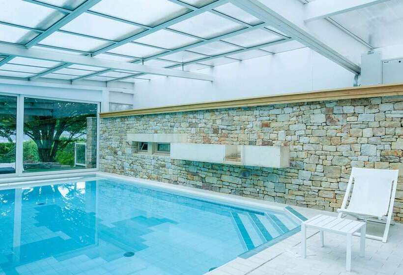 هتل Le Manoir Du Lys, The Originals Relais
