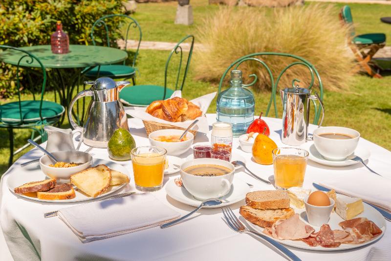 هتل Le Manoir Du Lys, The Originals Relais