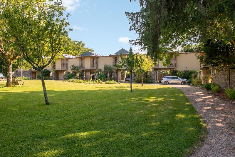 هتل Le Manoir Du Lys, The Originals Relais
