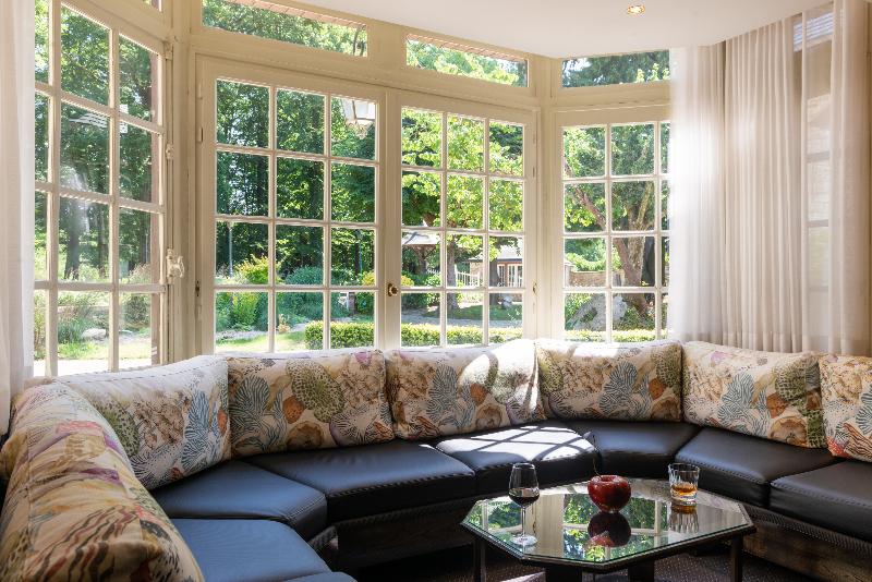 هتل Le Manoir Du Lys, The Originals Relais