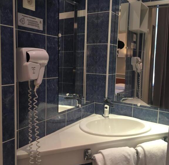هتل Logis Hôtel Restaurant Le Monarque