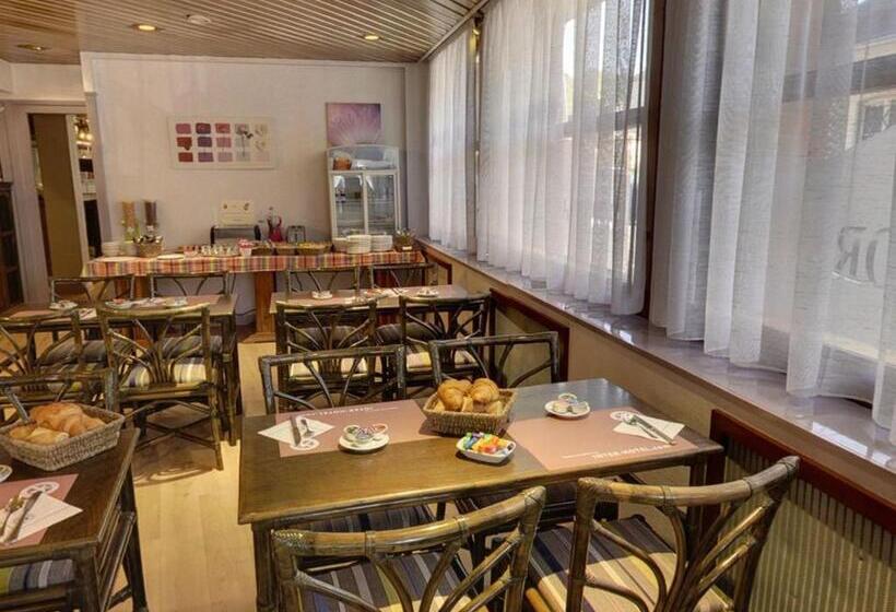 فندق Hôtel De L Orme, Akena