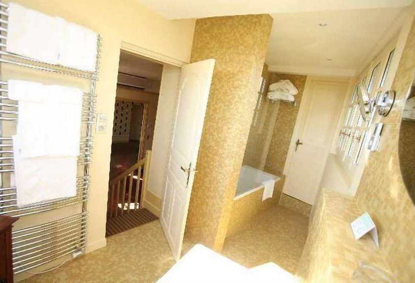 هتل Château De Castel Novel