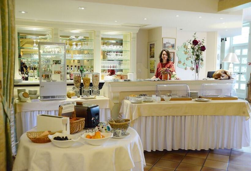 Отель Logis Hostellerie & Restaurant Saint Louis
