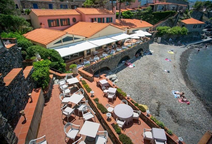 هتل Le Relais Des Trois Mas