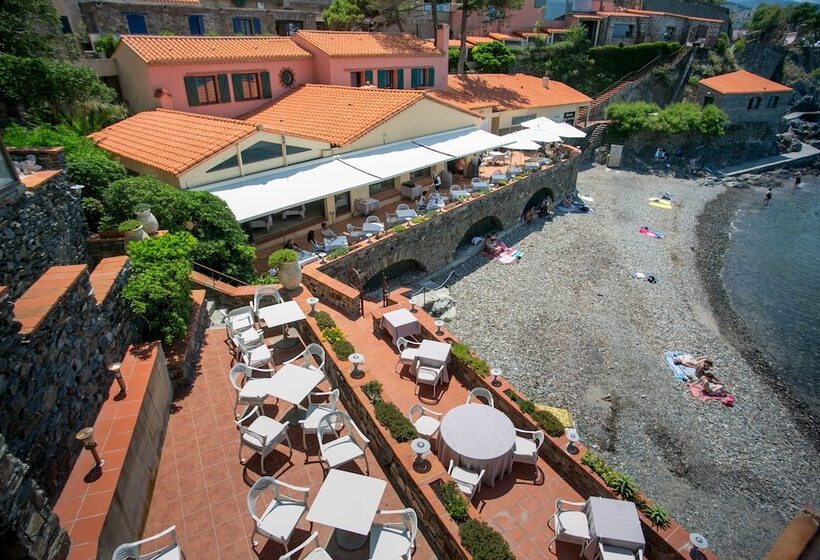 هتل Le Relais Des Trois Mas