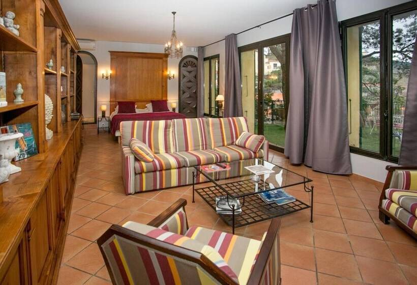 هتل Le Relais Des Trois Mas