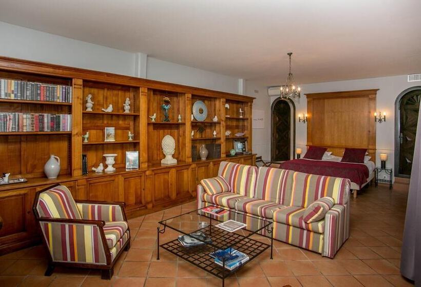 هتل Le Relais Des Trois Mas
