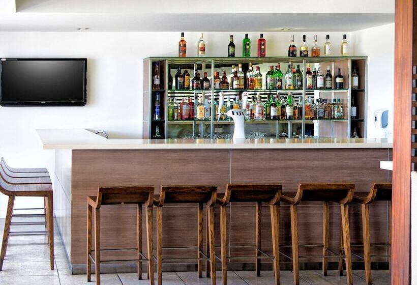 استراحتگاه Novotel Nadi