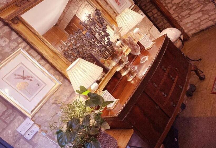 مبيت وإفطار Inn For All Seasons