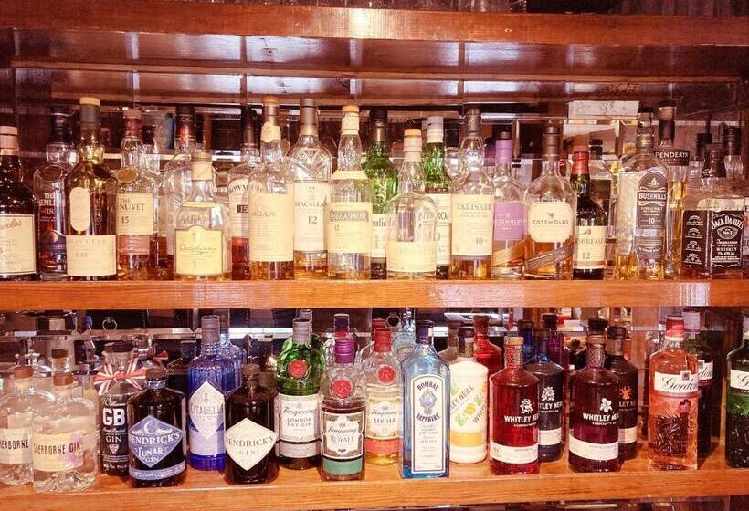 مبيت وإفطار Inn For All Seasons