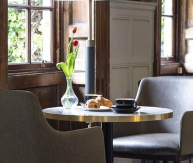 Bush Hotel Farnham