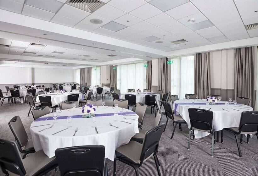 هتل Doubletree By Hilton  Bristol North