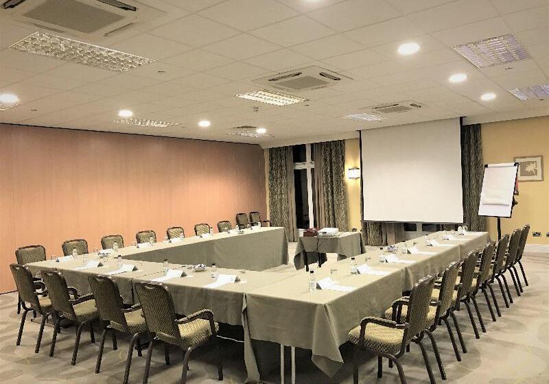 هتل Holiday Inn Kenilworth   Warwick, An Ihg