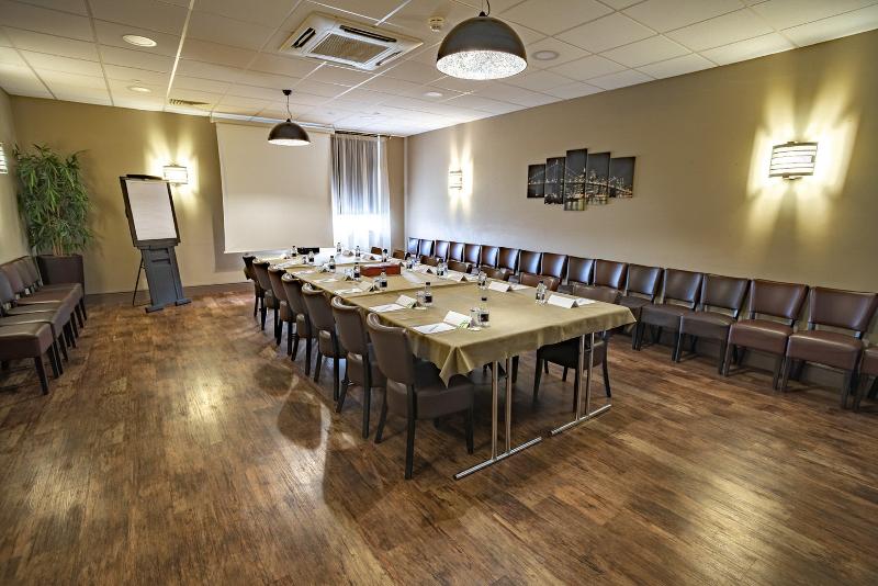 هتل Holiday Inn Kenilworth   Warwick, An Ihg