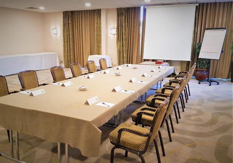 هتل Holiday Inn Kenilworth   Warwick, An Ihg
