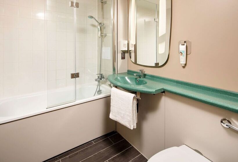 هتل Ibis Coventry South