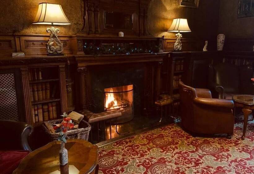 בית מלון כפרי Macdonald Norwood Hall