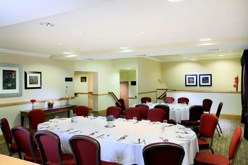 בית מלון כפרי Macdonald Norwood Hall