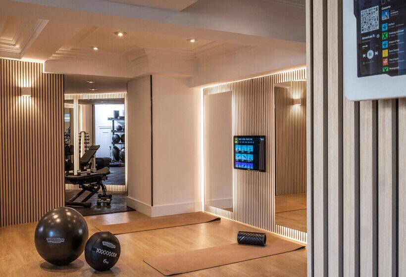 هتل Melia White House