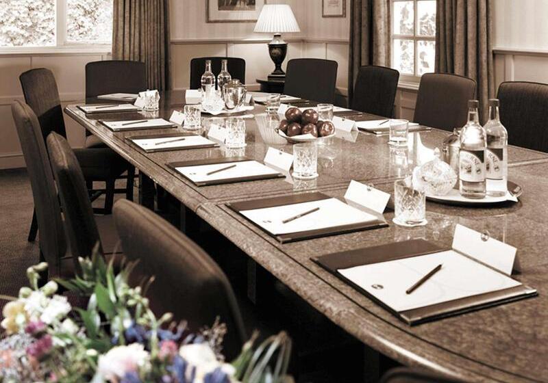 호텔 Mercure Box Hill Burford Bridge