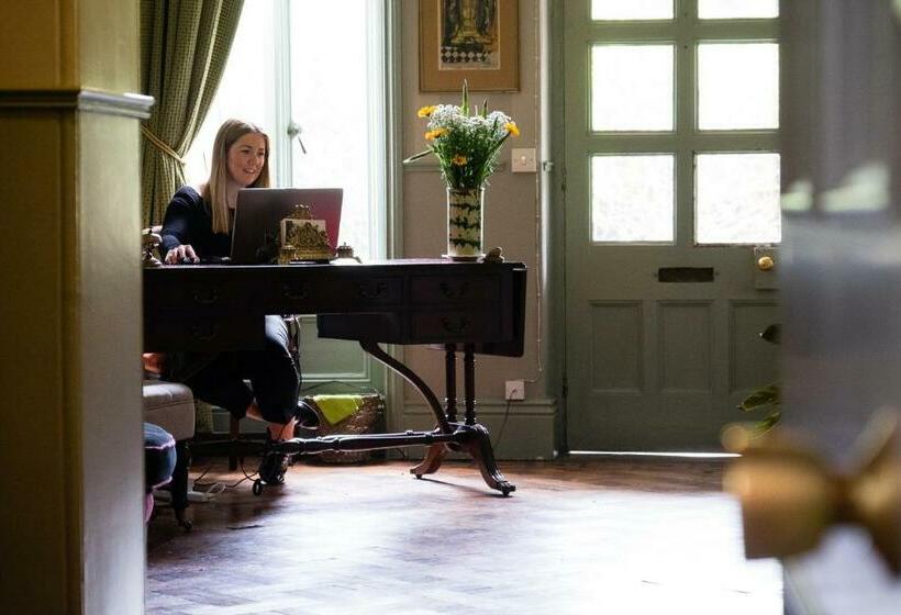 فندق Milebrook House