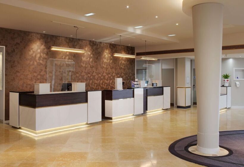 فندق Doubletree By Hilton Manchester Airport