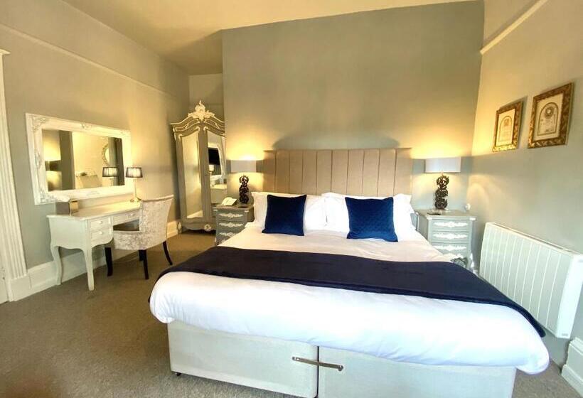هتل Glewstone Court Country House