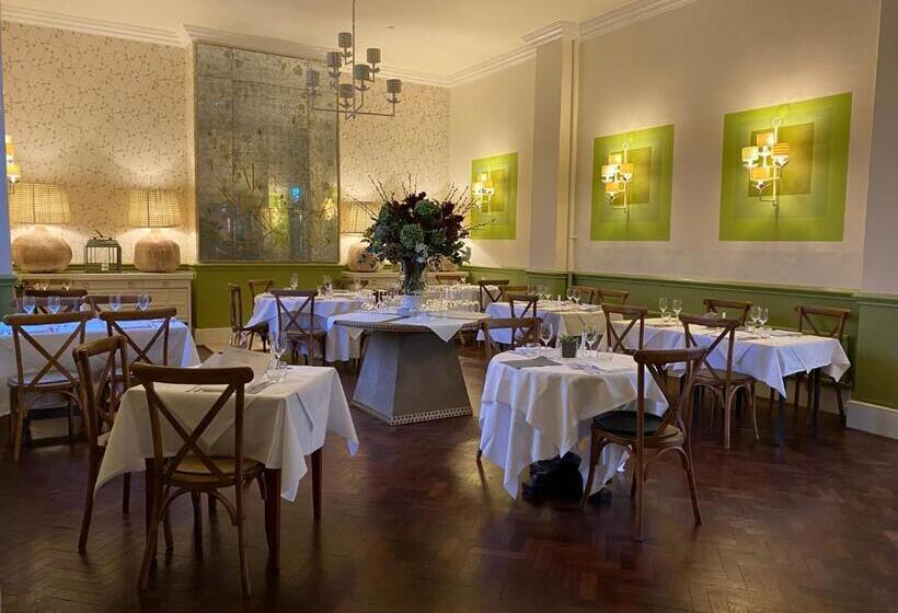 Отель The Grosvenor Stockbridge