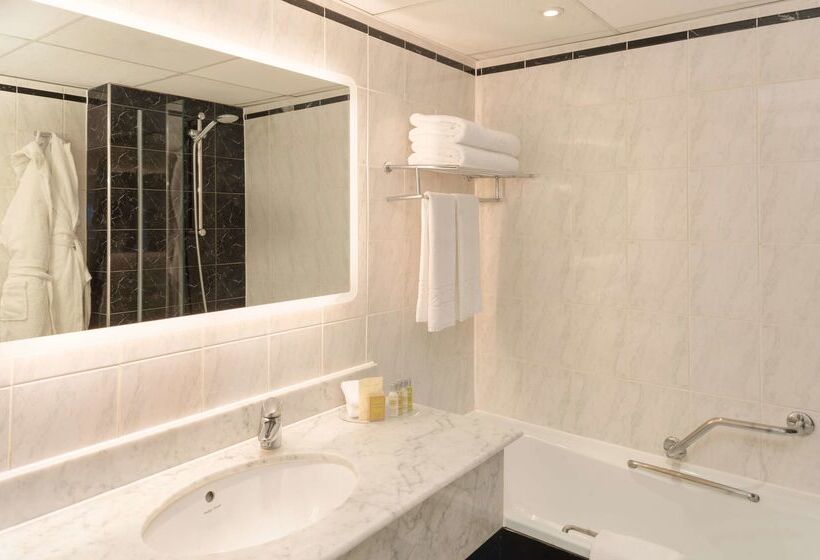 هتل Hilton London Olympia