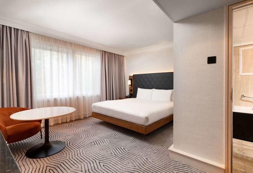 هتل Hilton London Olympia