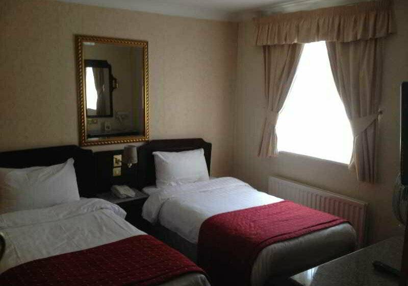 Fotos del hotel Holiday Villa:  3