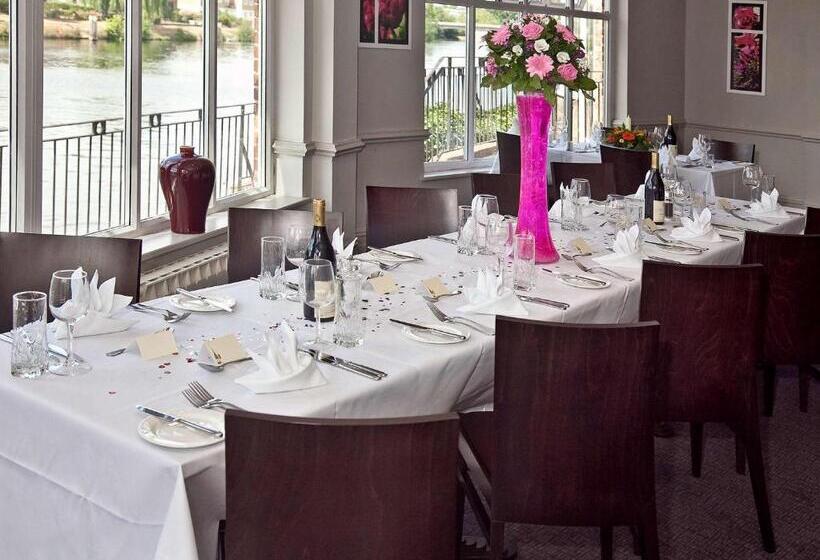 בית מלון כפרי Mercure London Stainesuponthames