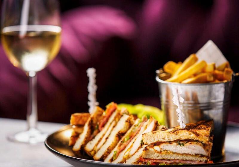 هتل Mercure York Fairfield Manor