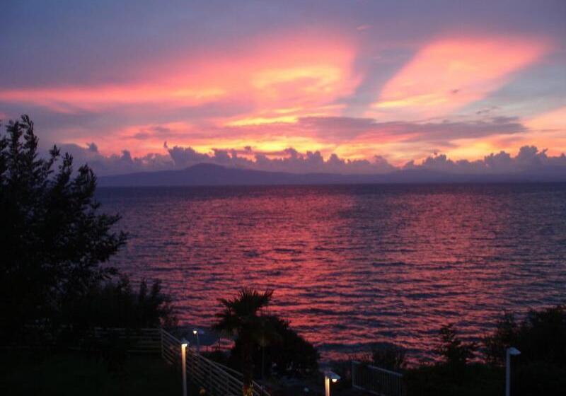 هتل Messinian Bay