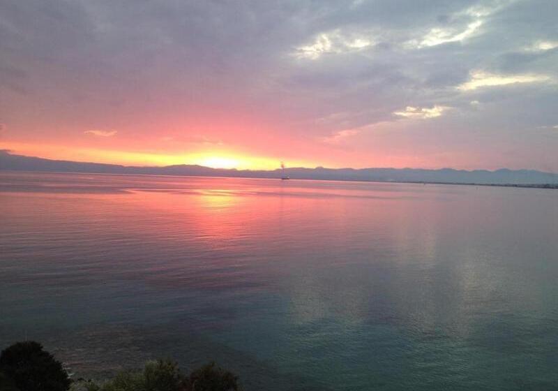 هتل Messinian Bay