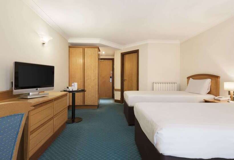 Hotelli Ramada By Wyndham Birmingham Solihull