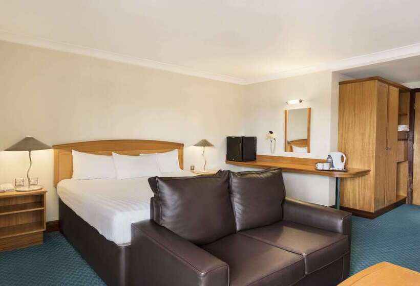 هتل Ramada By Wyndham Birmingham Solihull