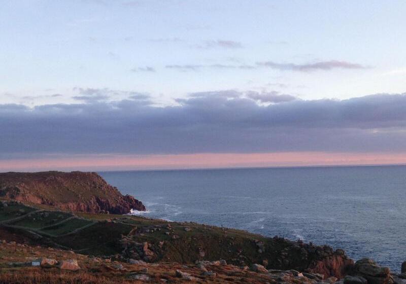هتل The Land S End