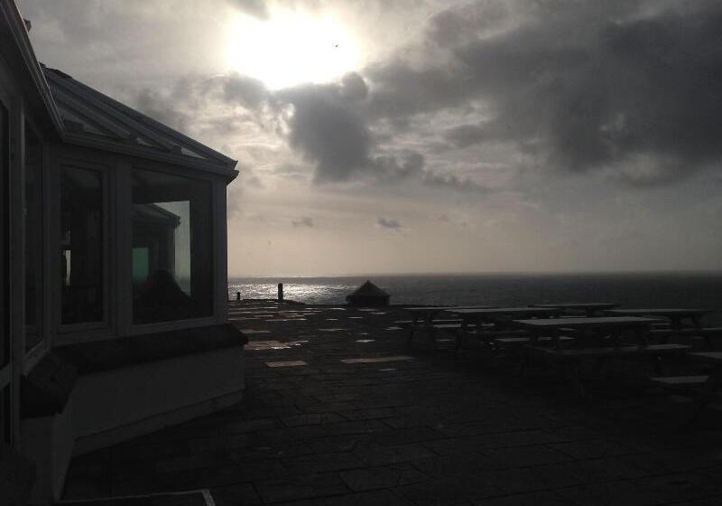هتل The Land S End