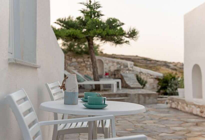 Adonis Hotel & Apartments